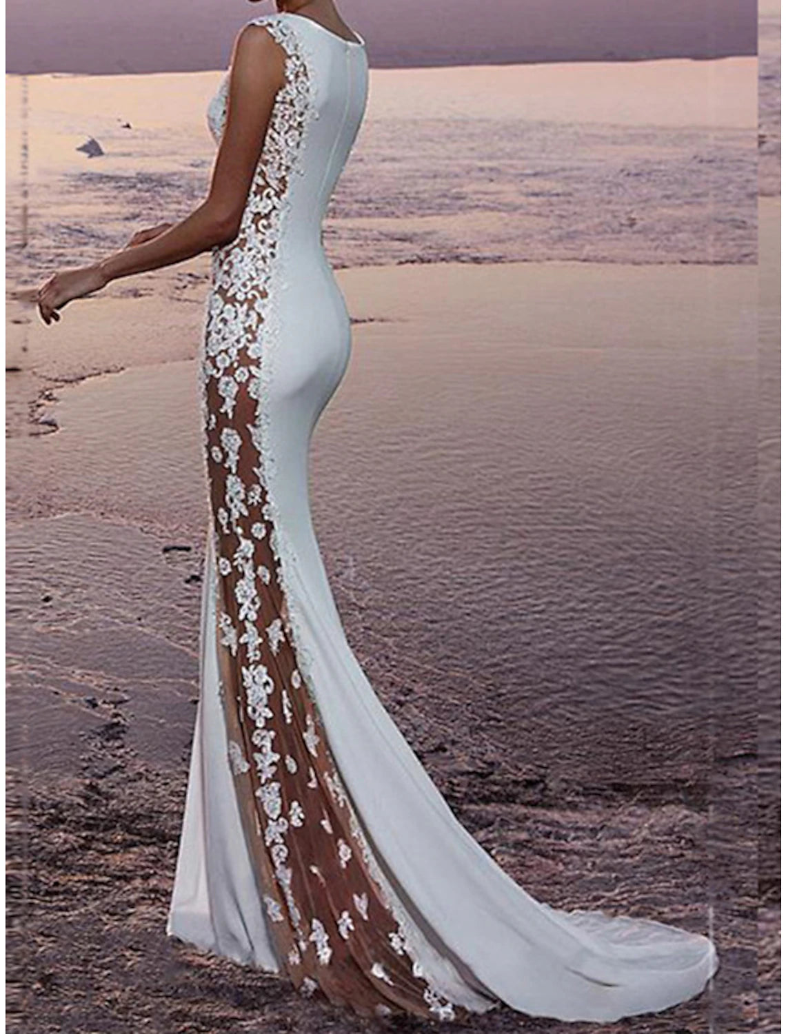 Beach Wedding Dresses Sheath / Column Scoop Neck Sleeveless Court Train Lace Bridal Gowns Party With Appliques