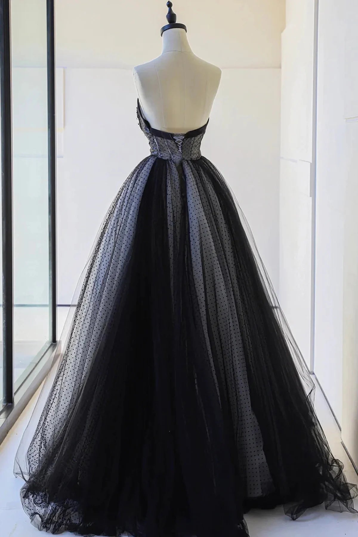 Beaira Lovely Black Strapless Tulle Lace Long Prom Dress A-Line Sweetheart Neck Evening Party Dress