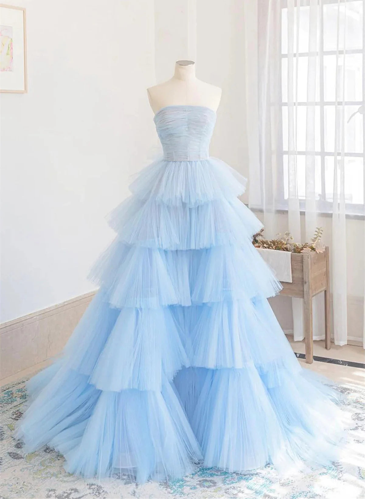 Beaira Beautiful Blue Layers Tulle Long Prom Dresses A-Line Strapless Evening Dresses