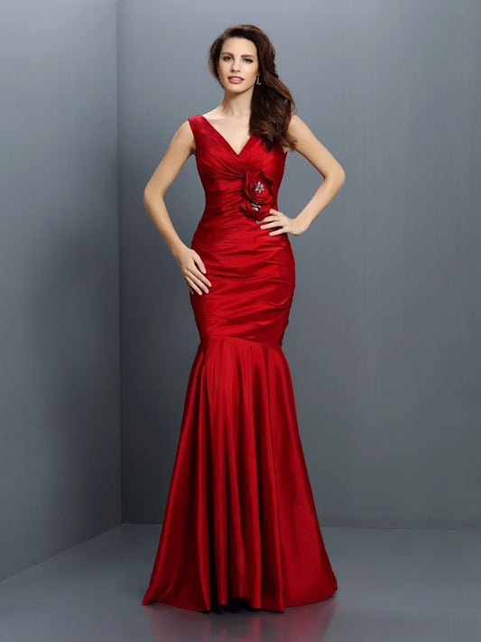 Trumpet/Mermaid V-neck Hand-Made Flower Sleeveless Long Taffeta Bridesmaid Dresses