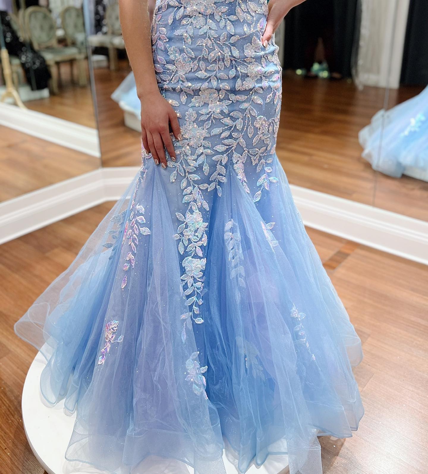 Elegant Blue Spaghetti Straps Tulle Mermaid Prom Dress With Appliques