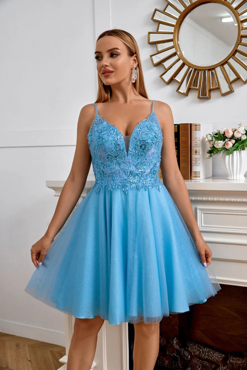 Exquisite Blue A Line Spaghetti Straps V Neck Sleeveless Applique Tulle Homecoming Dress