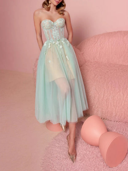 A-Line/Princess Strapless Sleeveless Tea-Length Cocktail Dress With Applique