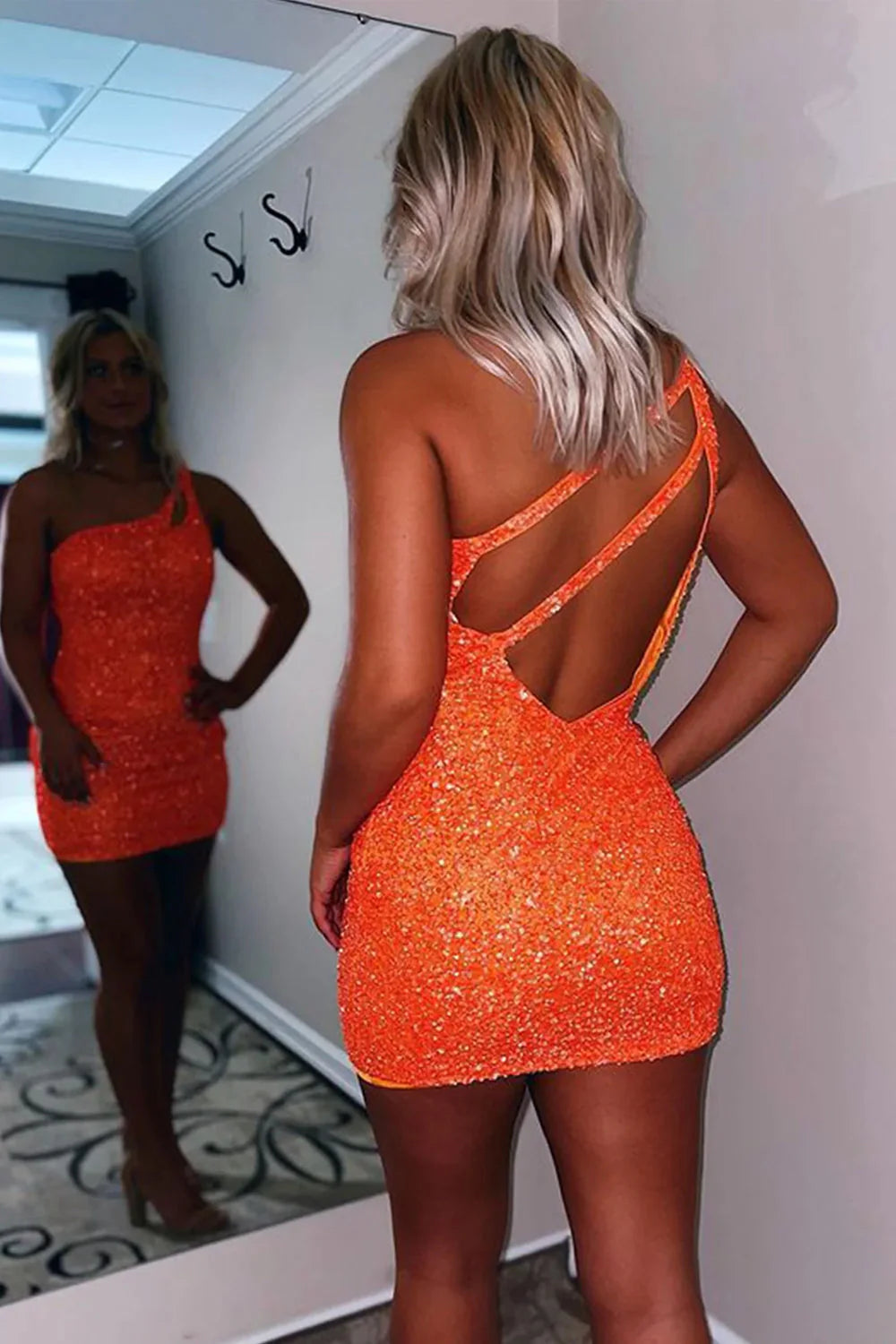 Stunning Hot Sale Sheath One Shoulder Sequins Mini Dress Homecoming Dresses