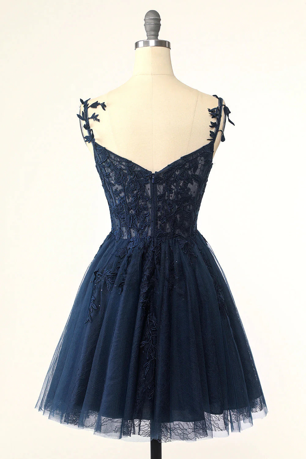 Tulle V Neck Above Knee Lace Appliques Short Homecoming Dresses