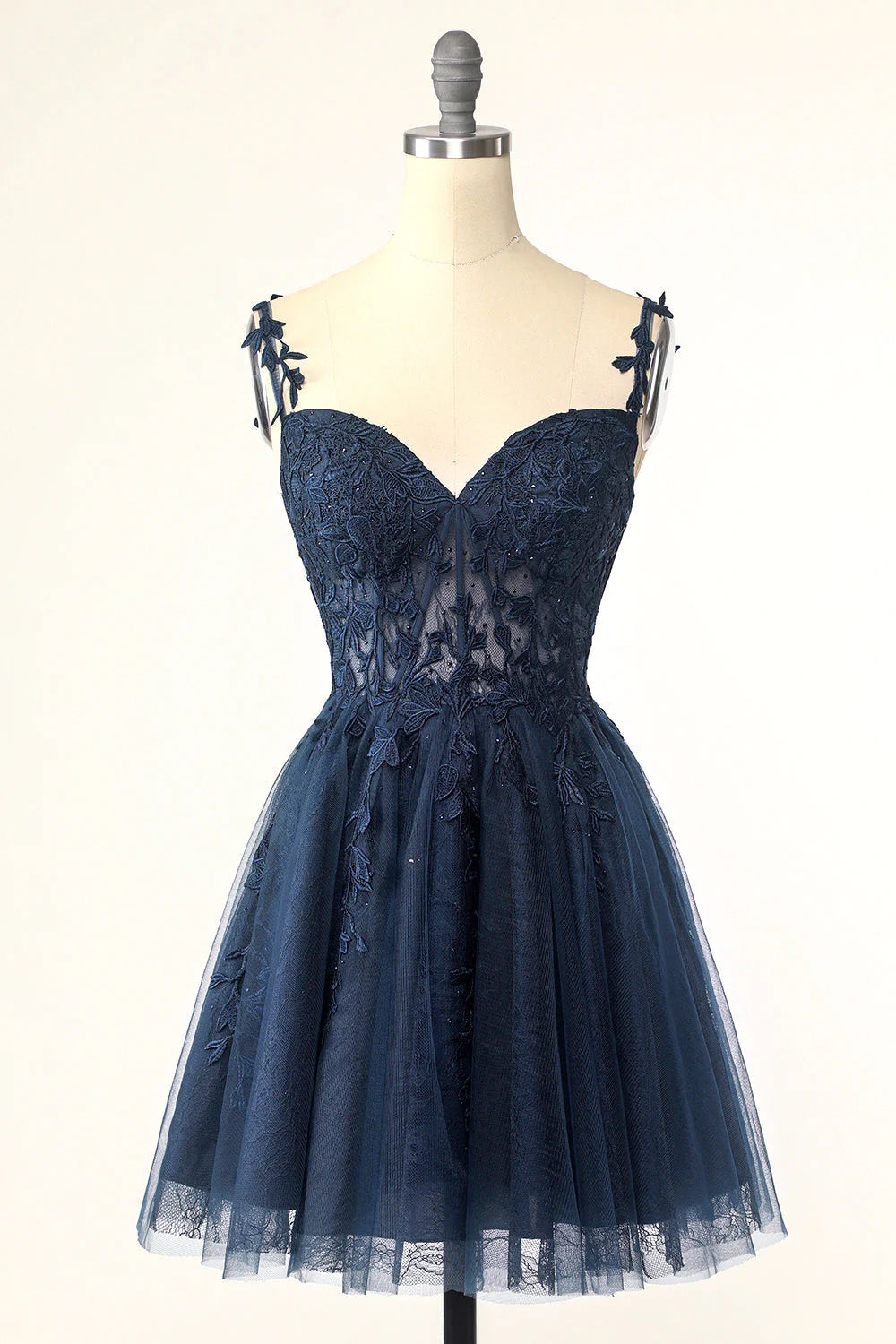 Tulle V Neck Above Knee Lace Appliques Short Homecoming Dresses