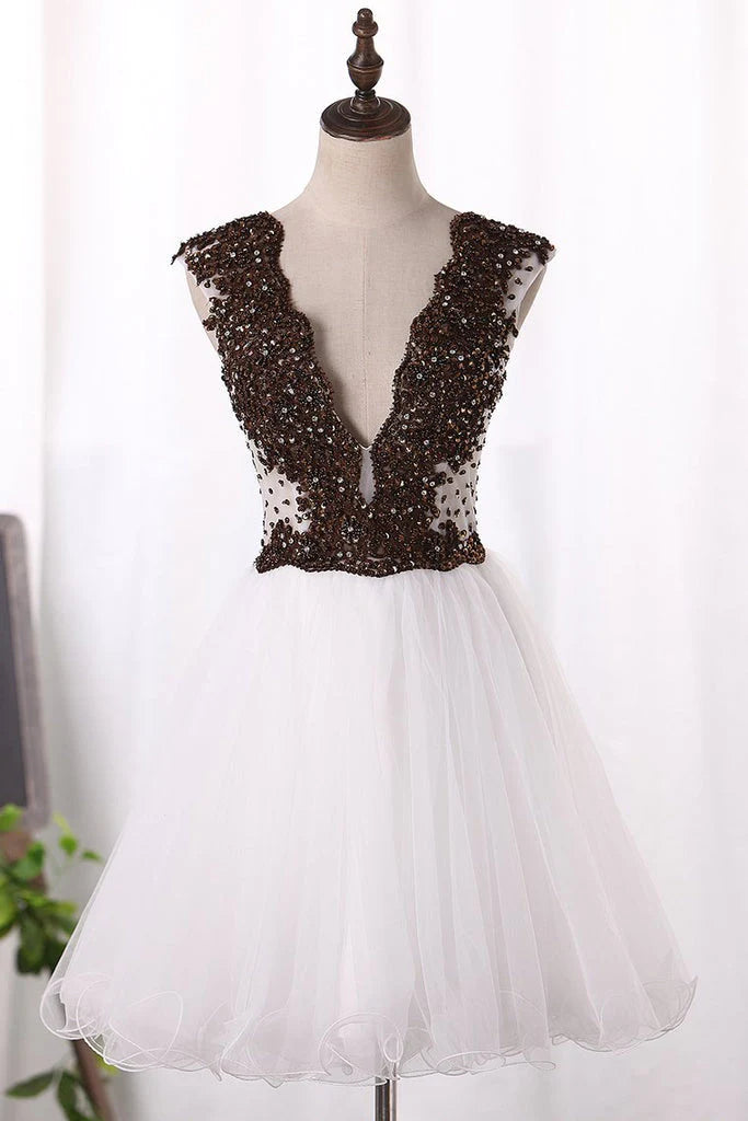 V Neck Beaded Bodice A Line Tulle Short/Mini Homecoming Dresses