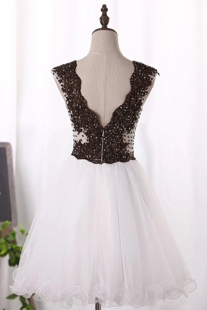 V Neck Beaded Bodice A Line Tulle Short/Mini Homecoming Dresses