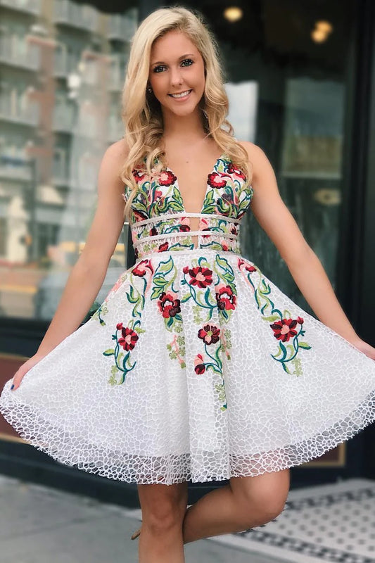 White Lace V Neck Homecoming Dresses with Floral Print Backless Short Cocktail Dresses