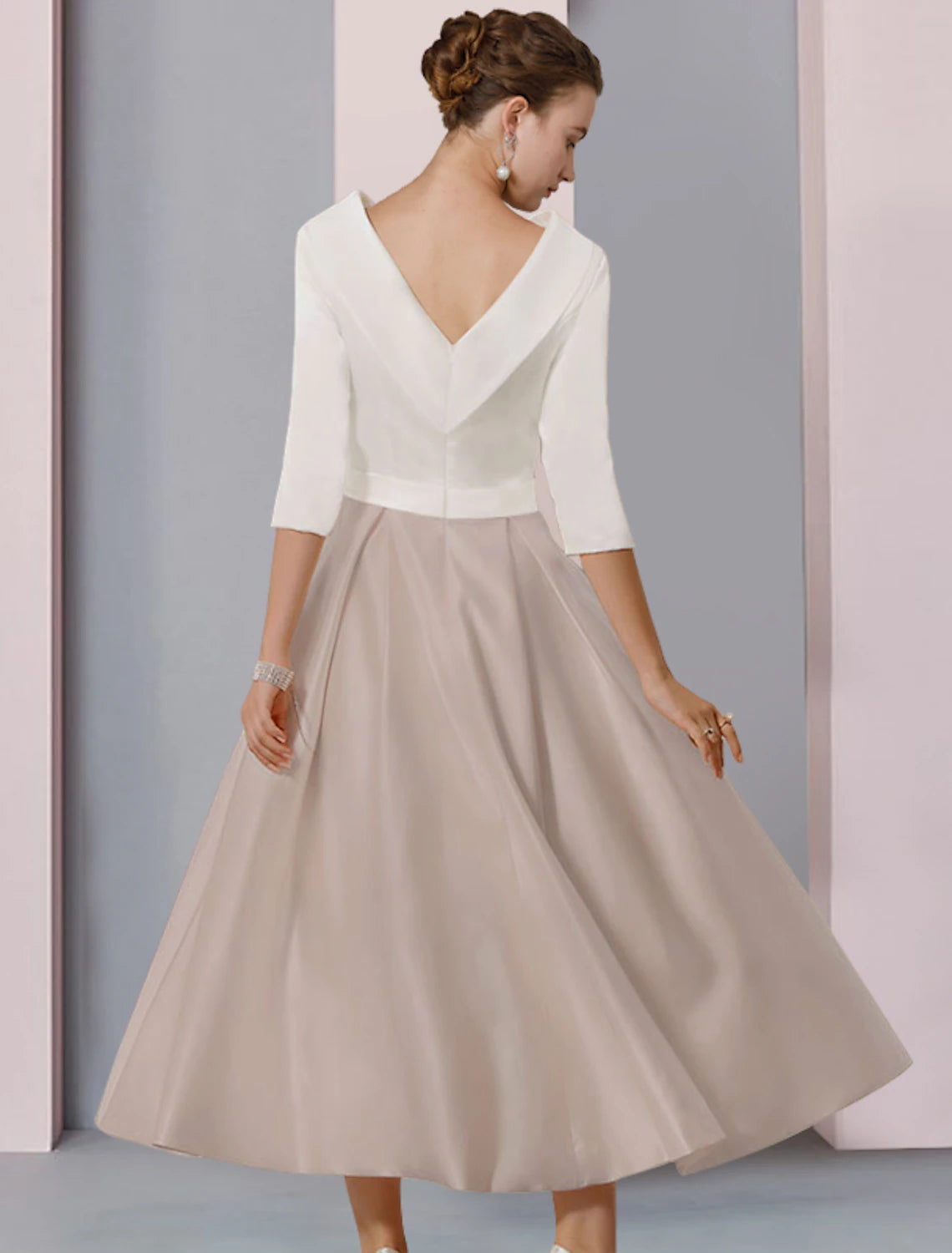 A-Line Mother of the Bride Dress Wedding Guest Elegant Scoop Neck Tea Length Satin Half Sleeve with Pleats Crystal Brooch