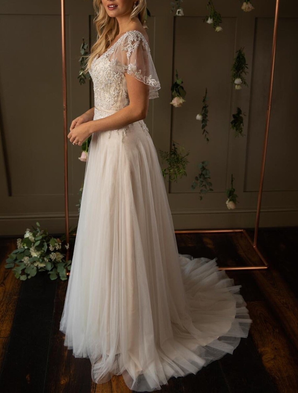 Mature Modest Wedding Dresses A-Line V Neck Short Sleeve Court Train Lace Bridal Gowns With Beading Appliques