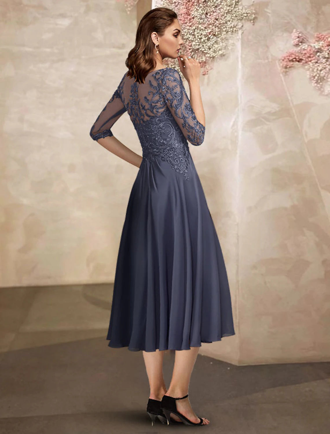 A-Line Mother of the Bride Dress Plus Size Elegant Jewel Neck Tea Length Chiffon Lace Half Sleeve with Appliques