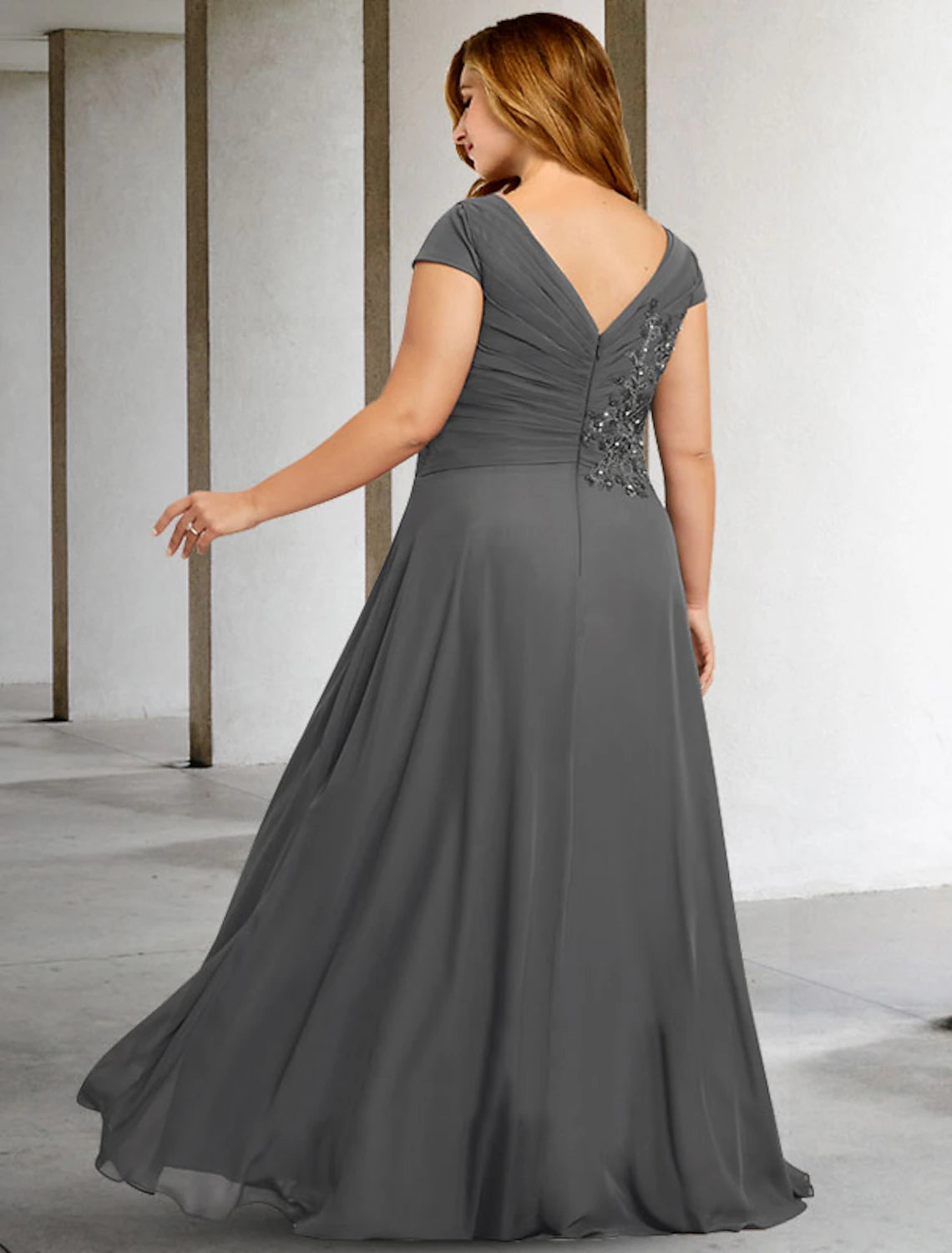 A-Line Mother of the Bride Dresses Plus Size Hide Belly Curve Elegant Dress Formal Floor Length Short Sleeve V Neck Chiffon with Pleats Sequin Appliques