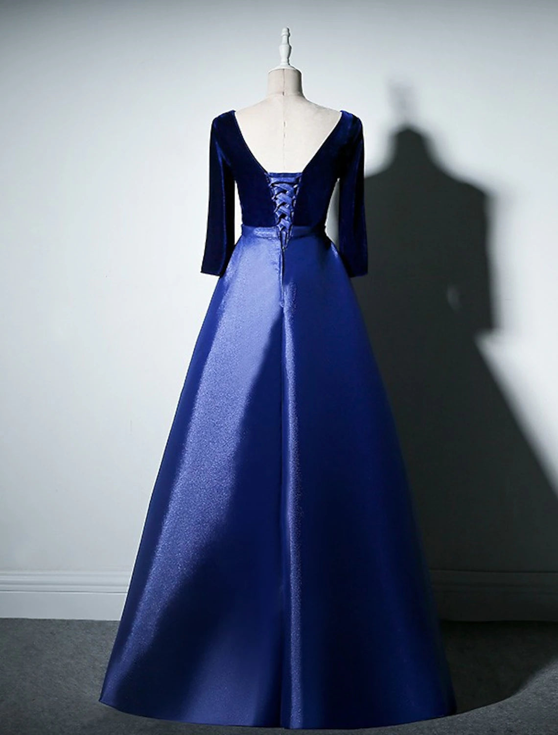 A-Line Mother of the Bride Dress Simple Elegant V Neck Floor Length Taffeta Velvet Long Sleeve with Pleats