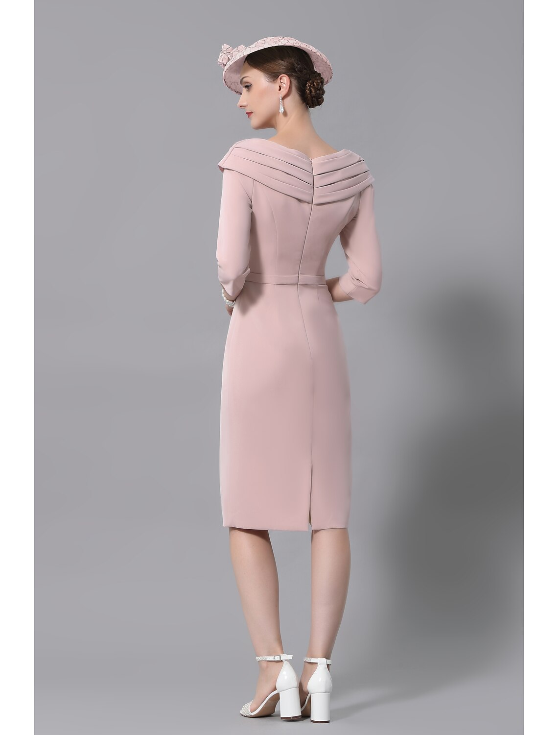 Sheath / Column Mother of the Bride Dress Vintage Plus Size Elegant Scoop Neck Knee Length Jersey 3/4 Length Sleeve with Beading Crystal Brooch