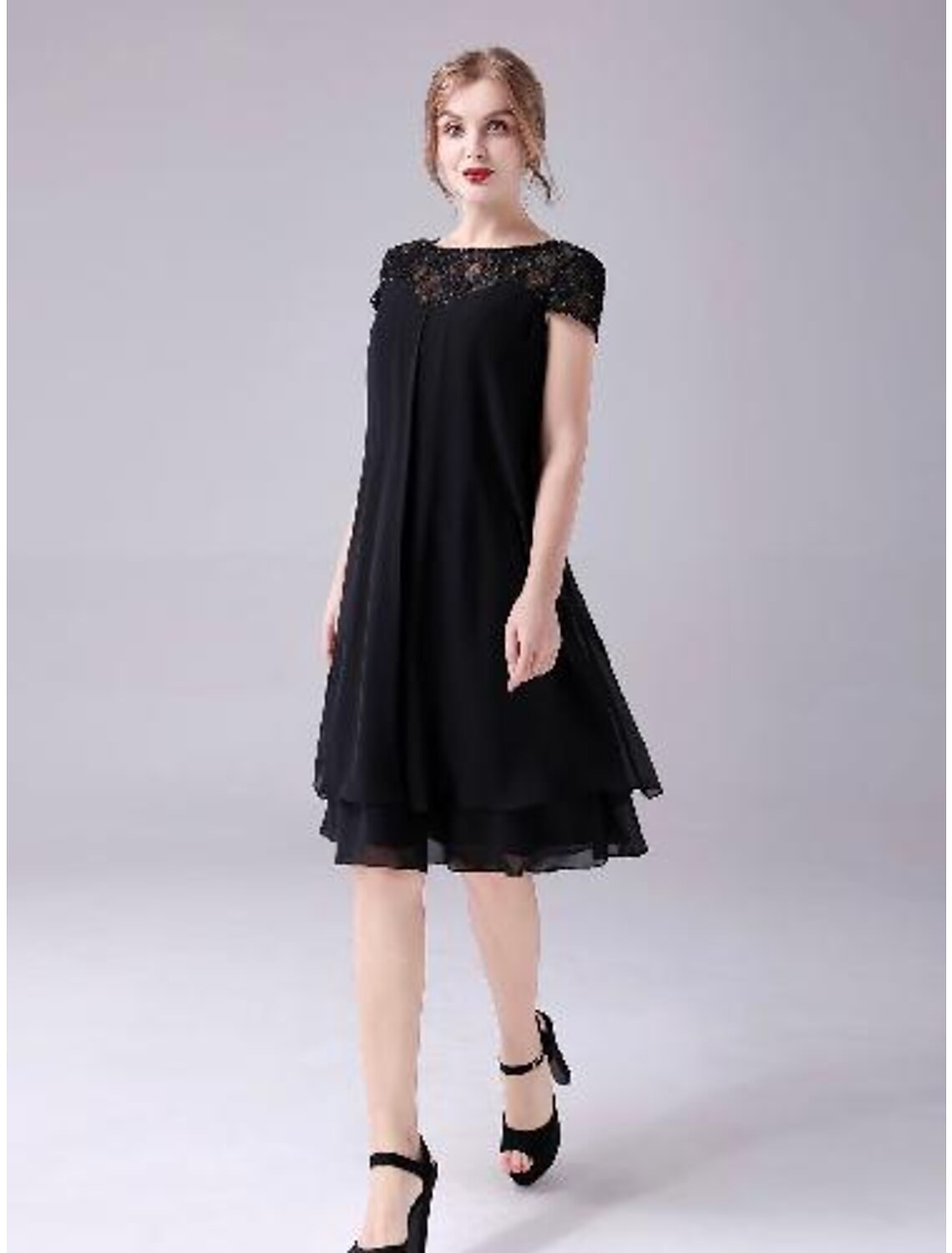 A-Line Mother of the Bride Dress Plus Size Elegant Jewel Neck Knee Length Chiffon Short Sleeve with Lace Beading Tier