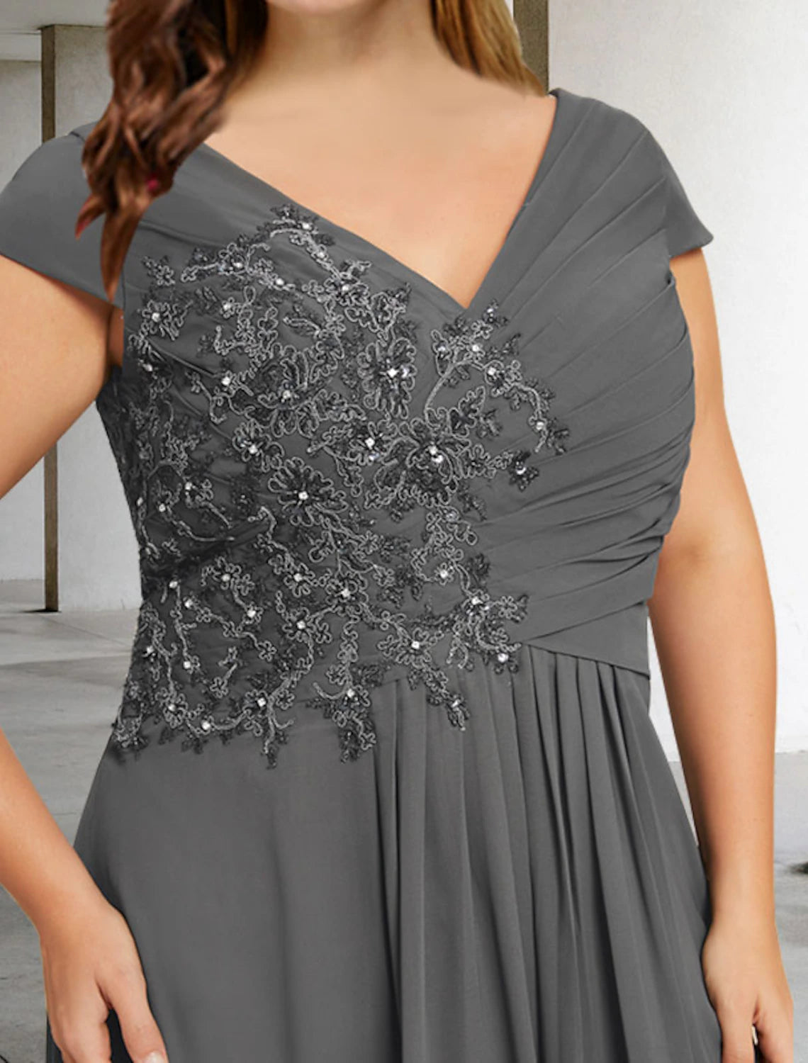 A-Line Mother of the Bride Dresses Plus Size Hide Belly Curve Elegant Dress Formal Floor Length Short Sleeve V Neck Chiffon with Pleats Sequin Appliques