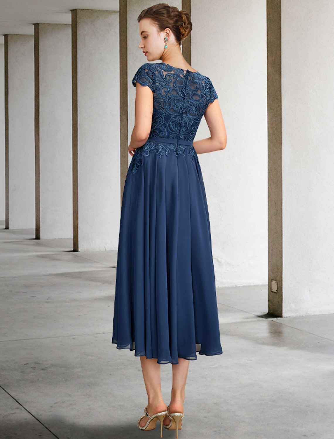 A-Line Mother of the Bride Dress Luxurious Elegant Jewel Neck Tea Length Chiffon Lace Cap Sleeve with Pleats Appliques