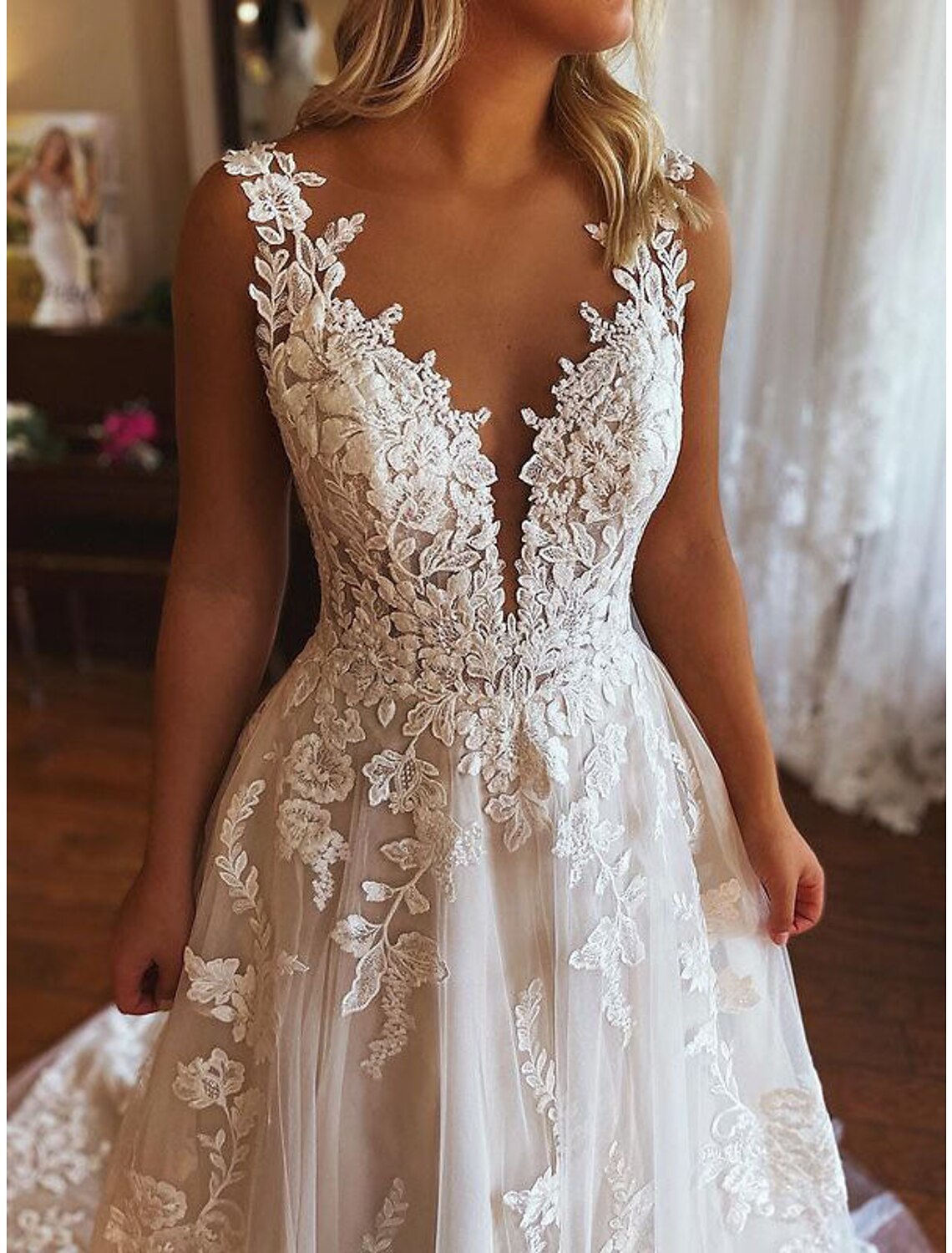 Engagement Formal Wedding Dresses A-Line V Neck Sleeveless Chapel Train Lace Bridal Gowns With Appliques