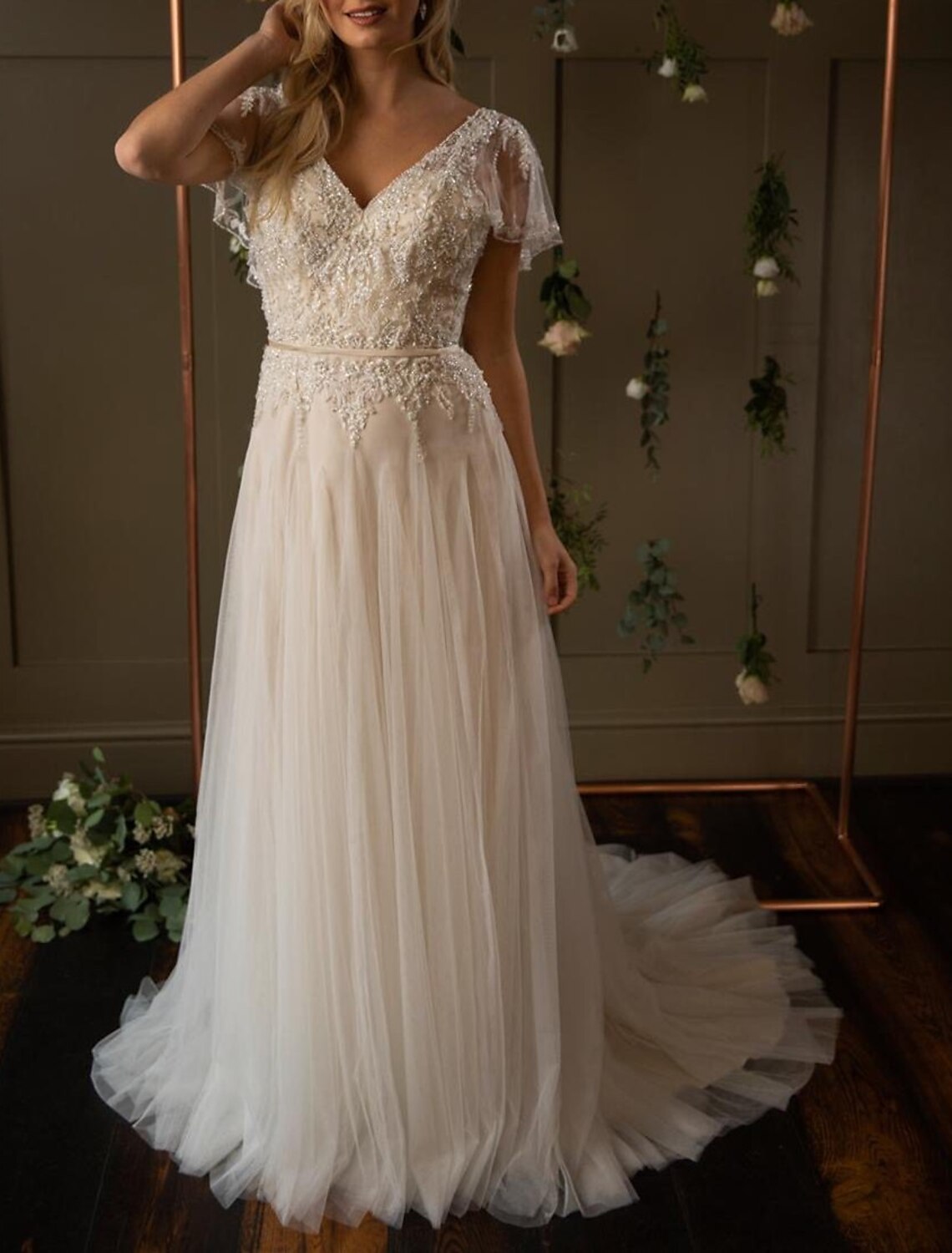 Mature Modest Wedding Dresses A-Line V Neck Short Sleeve Court Train Lace Bridal Gowns With Beading Appliques