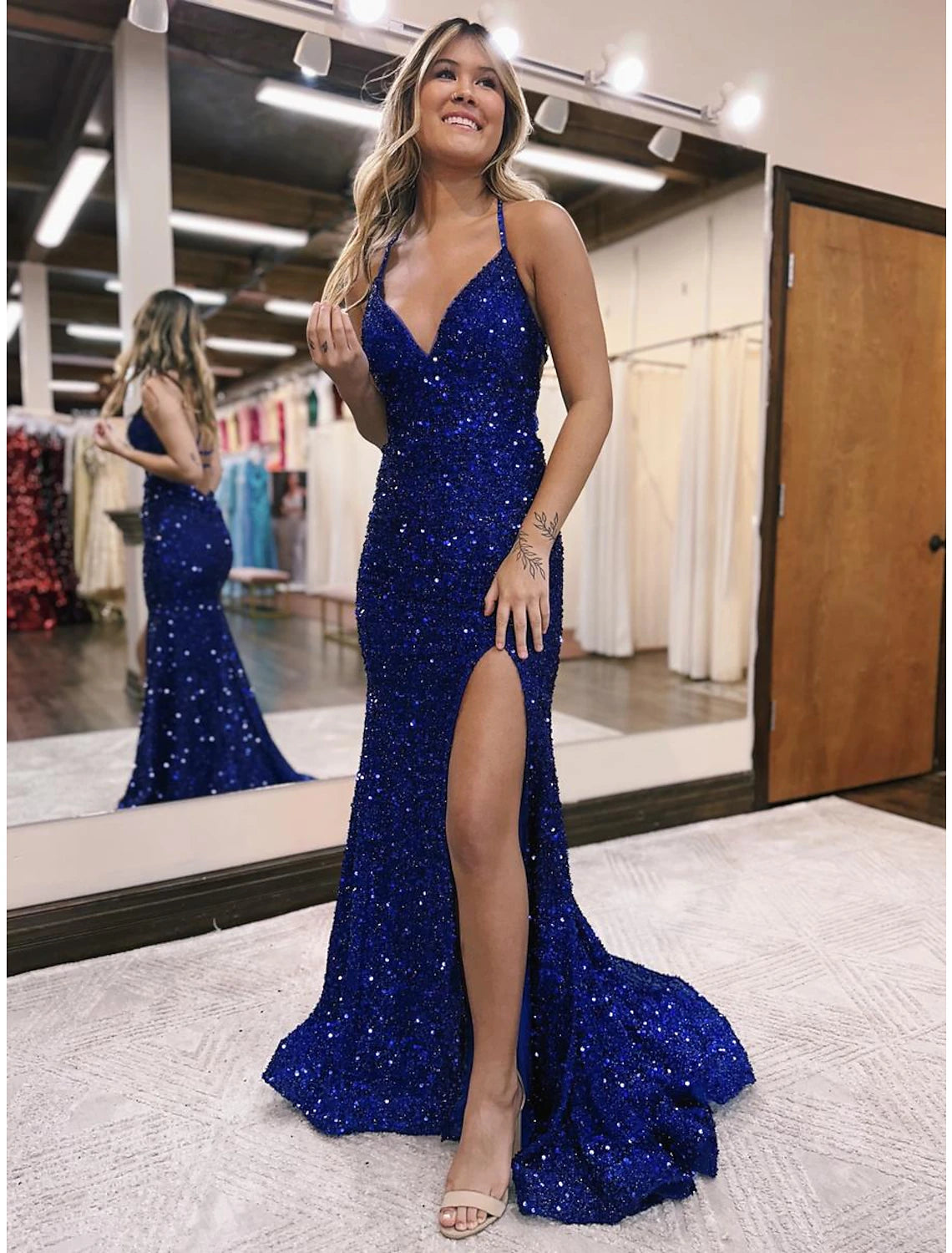 Mermaid / Trumpet Prom Dresses Sparkle & Shine Dress Formal Wedding Party Sweep / Brush Train Sleeveless V Neck Sequined Backless with Sequin Slit