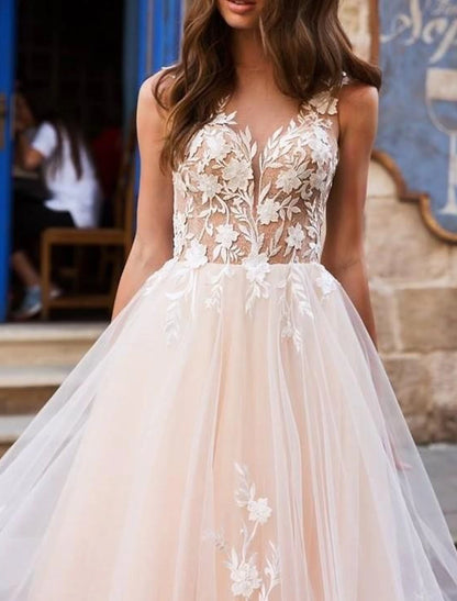 Beach Open Back Sexy Wedding Dresses A-Line V Neck Sleeveless Court Train Lace Bridal Gowns With Appliques Wedding Party