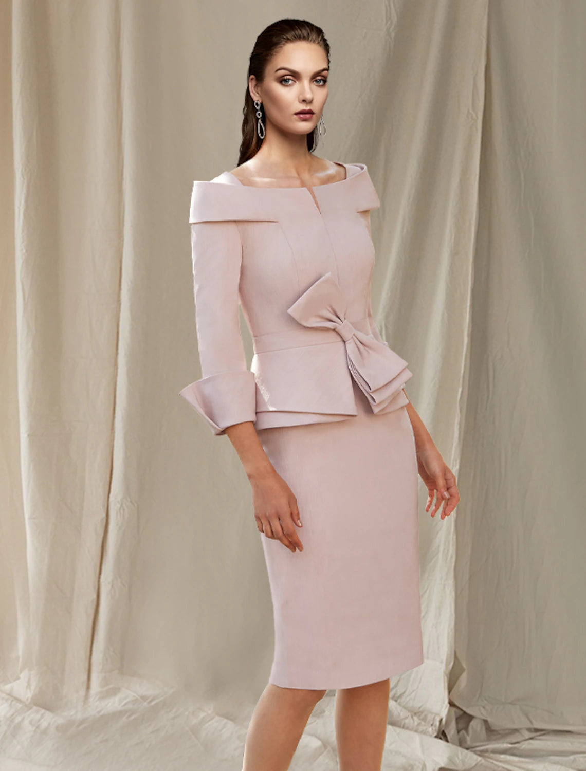 Sheath / Column Mother of the Bride Dress Elegant Sweet Bateau Neck Knee Length Satin 3/4 Length Sleeve with Bow(s)