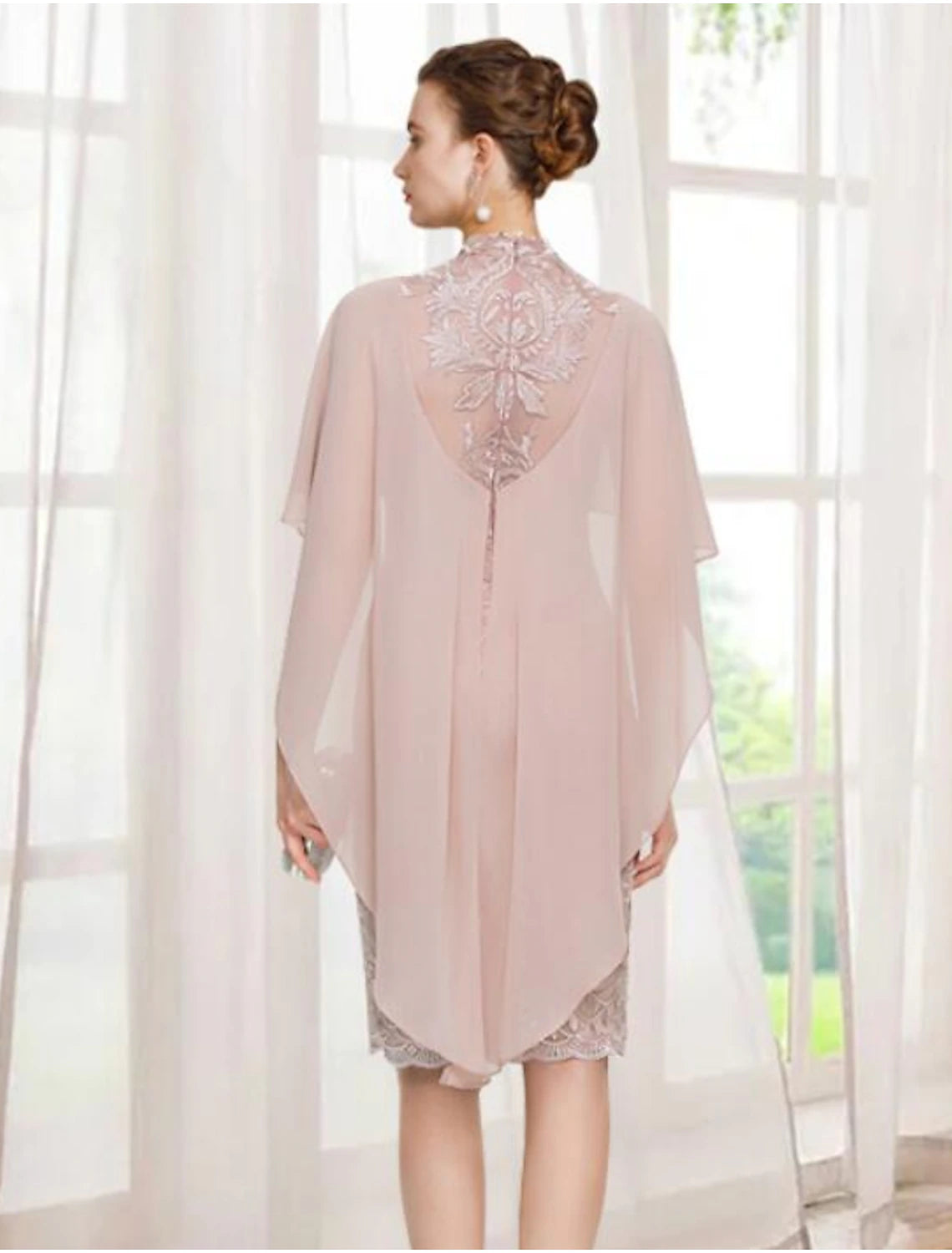 Sheath / Column Mother of the Bride Dress Elegant Jewel Neck Knee Length Chiffon Lace Sleeveless with Appliques