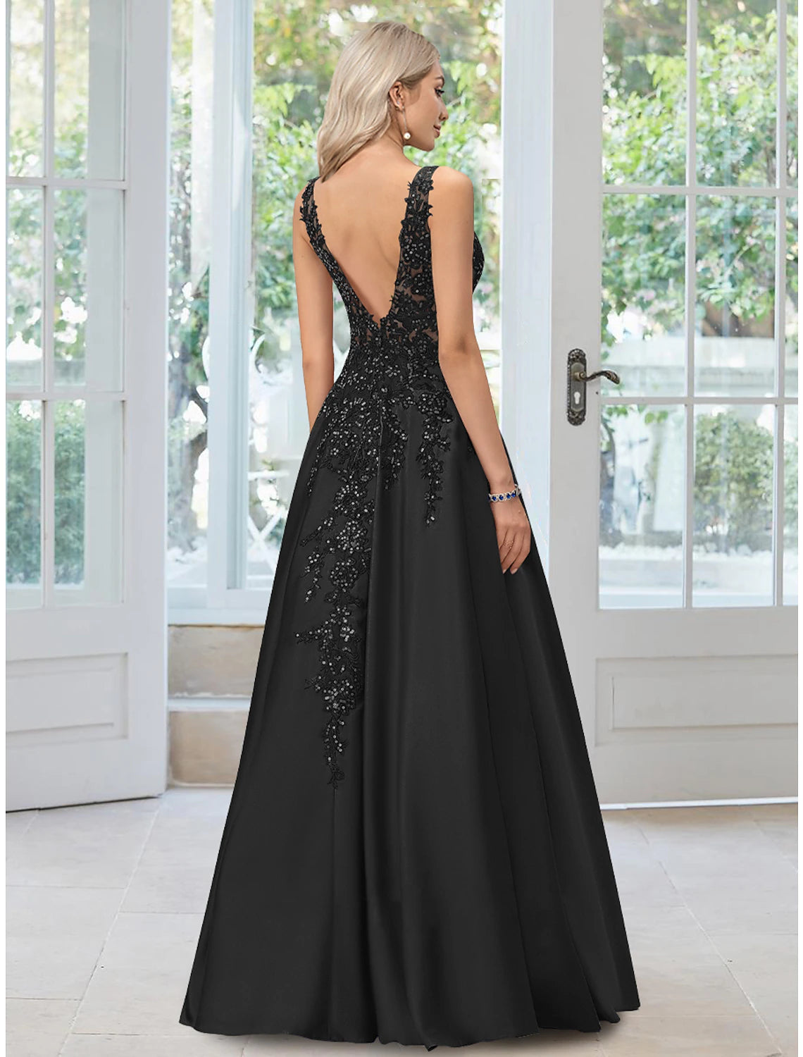 A-Line Evening Gown Floral Dress Formal Black Dress Floor Length Sleeveless V Neck Lace with Appliques