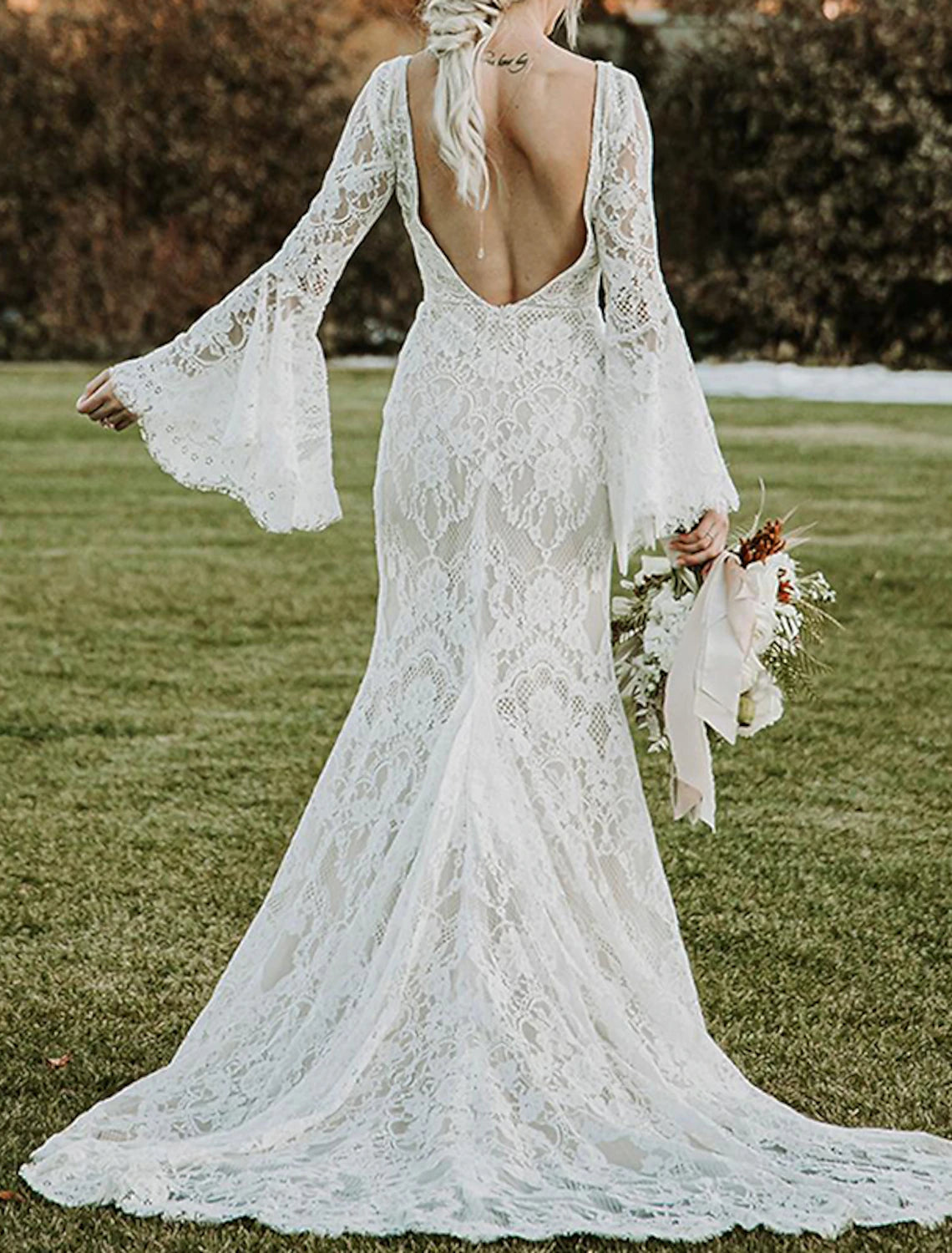 Beach Vintage Open Back Boho Wedding Dresses Mermaid / Trumpet V Neck Long Sleeve Court Train Lace Bridal Gowns With Appliques